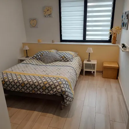 Petit Cocon Aux Portes De La Vieille Garage Gratuit Sur Demande Apartment Boulogne-sur-Mer
