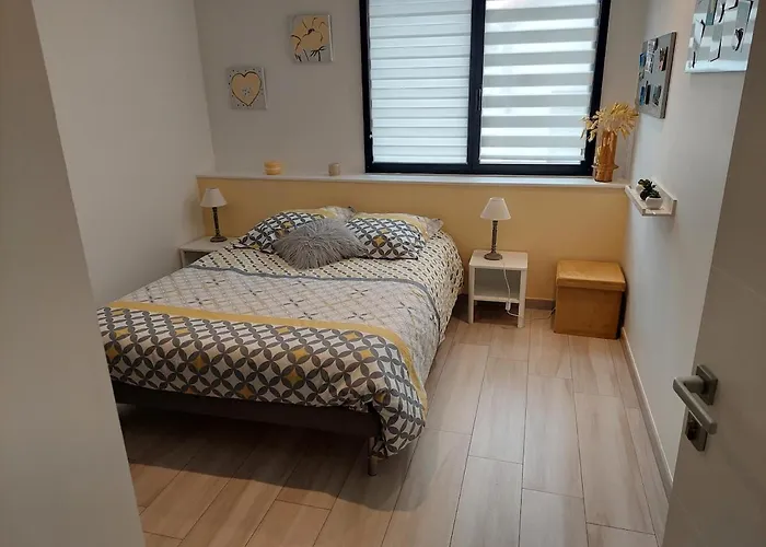 Petit Cocon Aux Portes De La Vieille Garage Gratuit Sur Demande Apartment Boulogne-sur-Mer